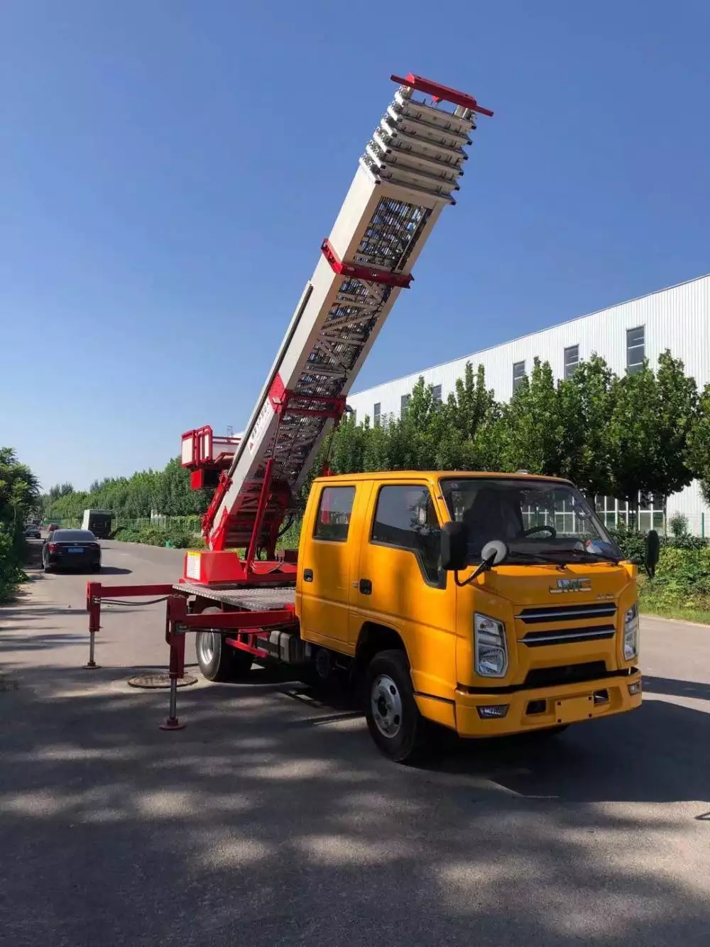 莱州附近的云梯车出租服务：轻松解决高空作业需求