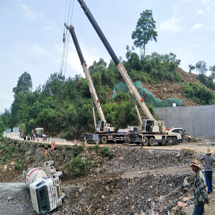 莱州汽车掉沟里叫吊车救援要多少钱
