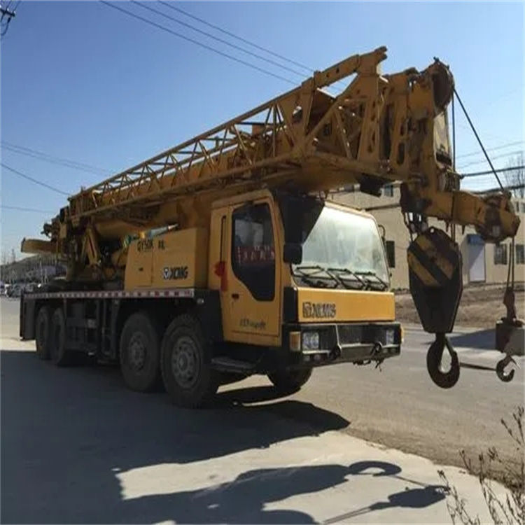 莱州吊车吊挖机吊哪里比较安全